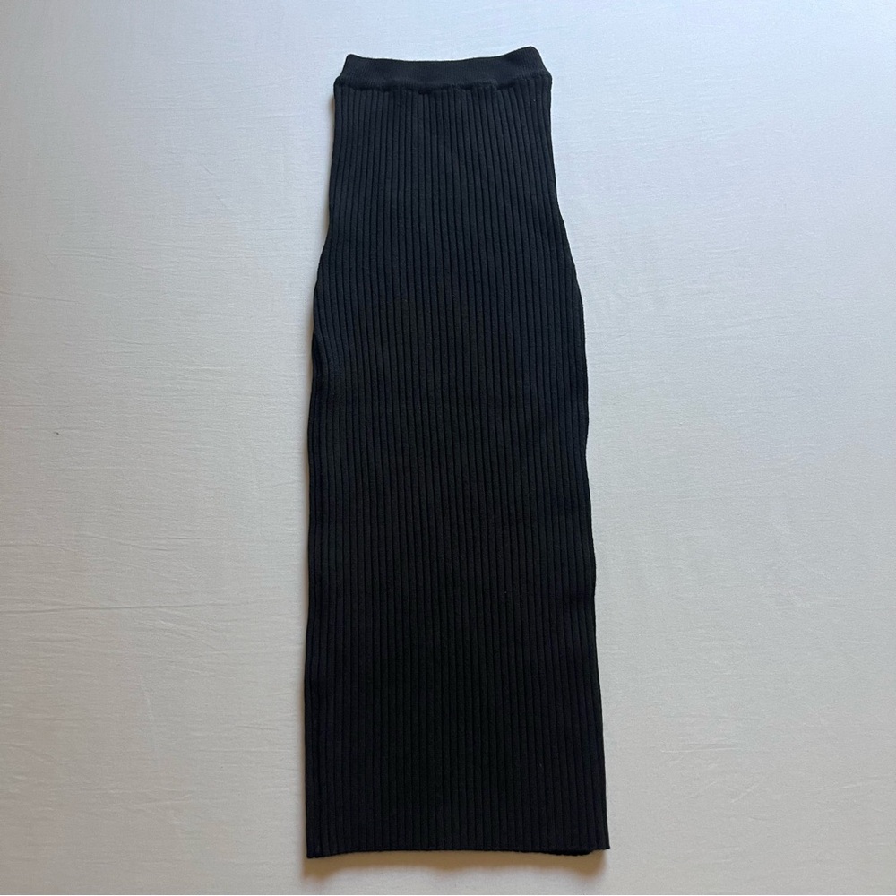 GIU GIU black rib knit elastic waist bodycon midi skirt. Like new condition!